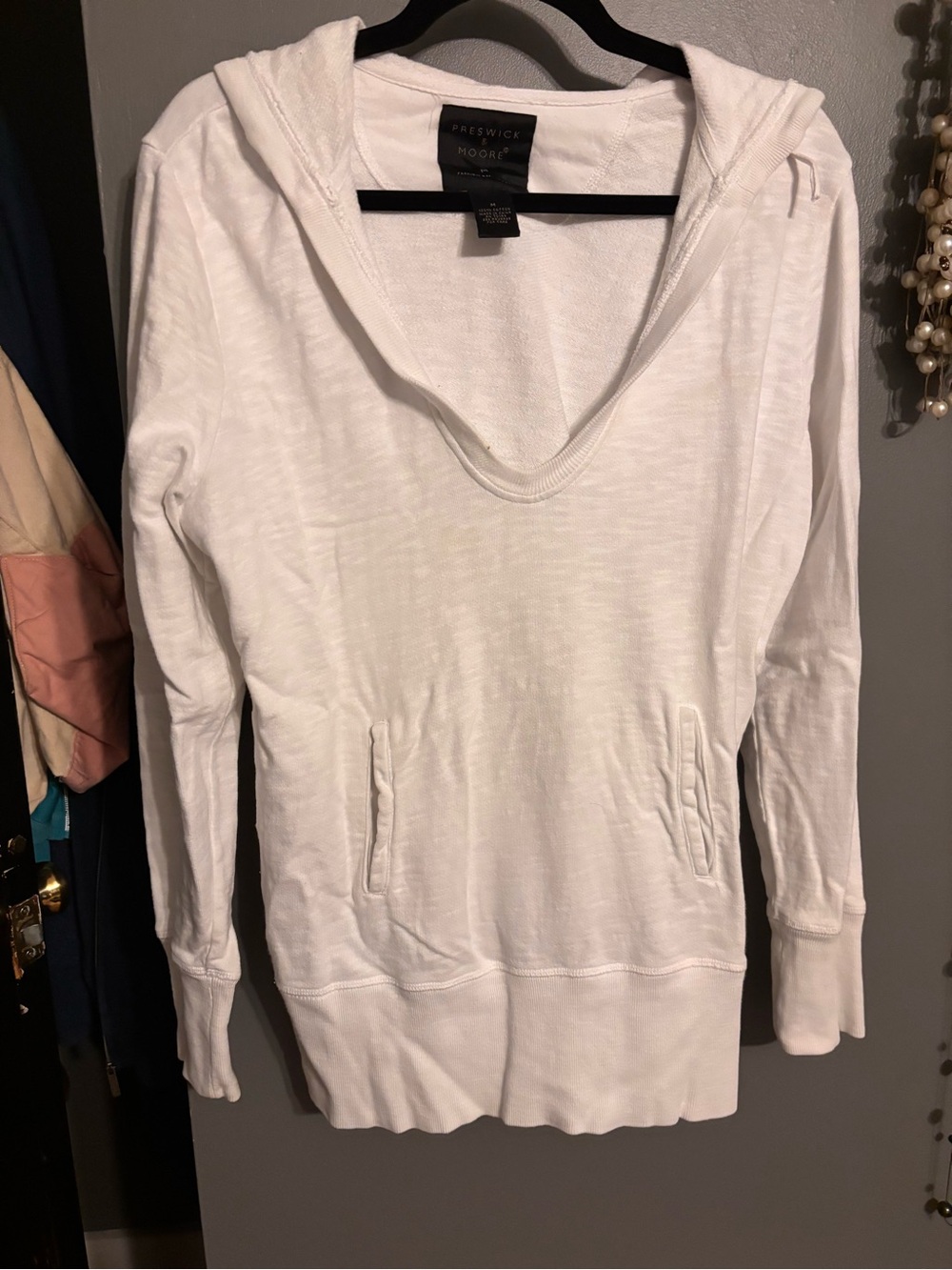 Preswick & Moore White Lightweight Hooded V-Neck Pullover